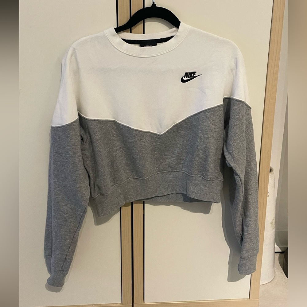 Nike crewneck sweater